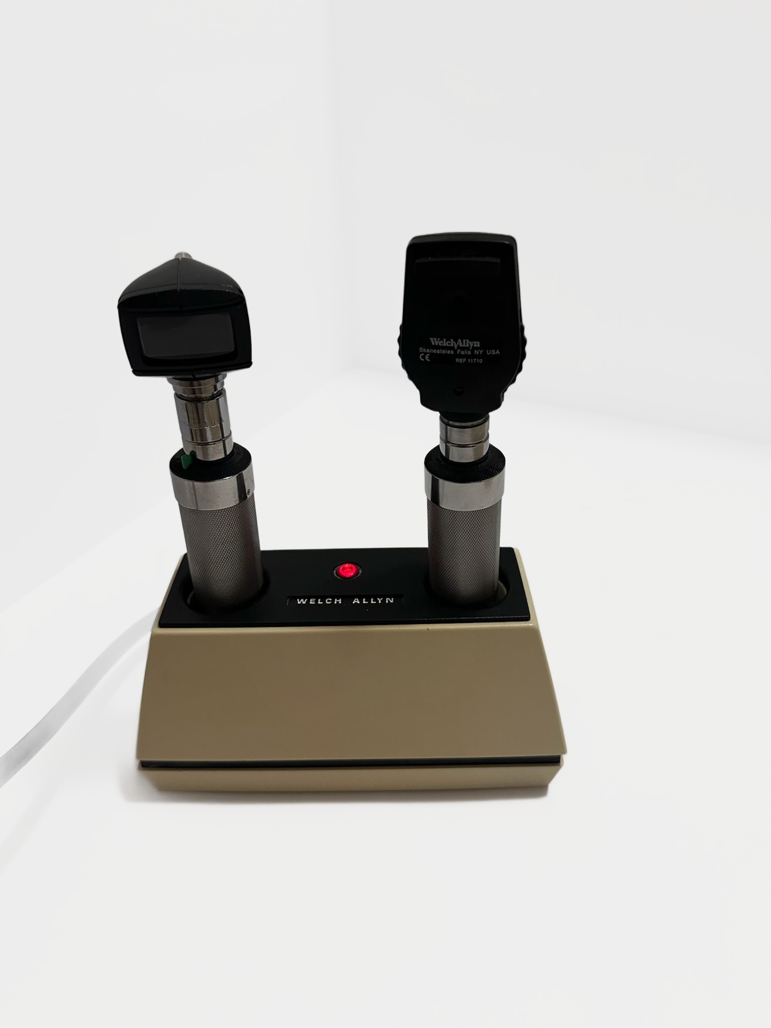 WELCH ALLYN 71110 DESK CHARGER W/ OPHTHALMOSCOPE & OTOSCOPE