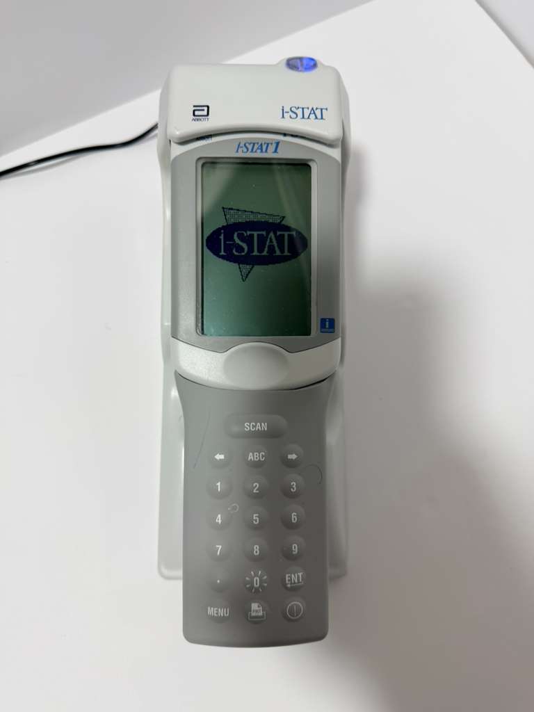 Abbott i-Stat 1 300G Wireless Blood Analyzer, no battiries FOR PARTS - Image 2