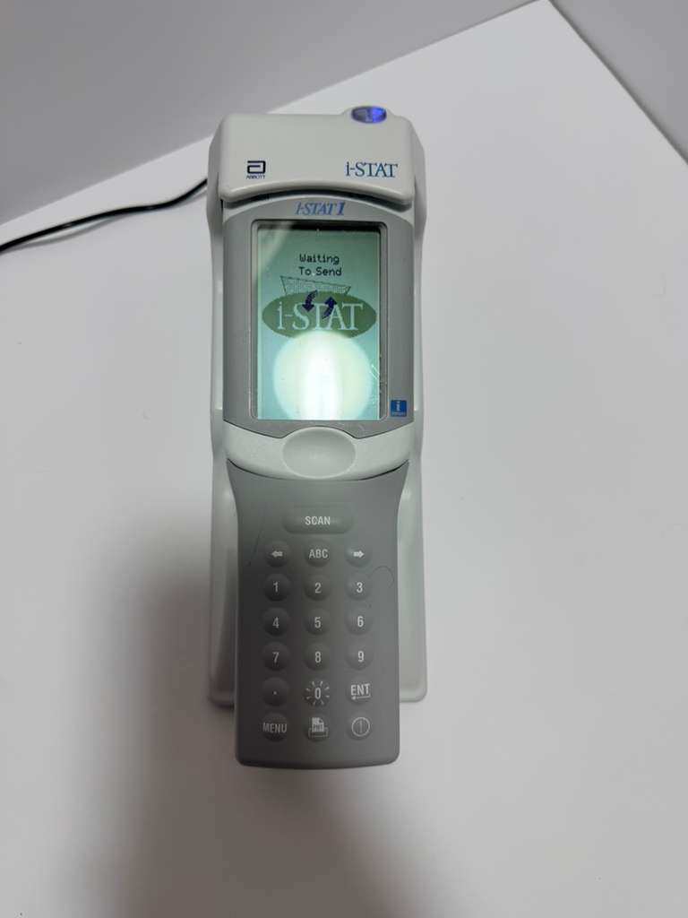 Abbott i-Stat 1 300G Wireless Blood Analyzer, no battiries FOR PARTS - Image 9